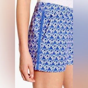 Vineyard Vines Women’s Feather Print Shorts